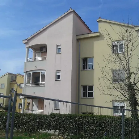 With A Parking Space - 14114 Daire *